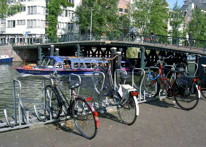 Amsterdam_kanal_og_sykler