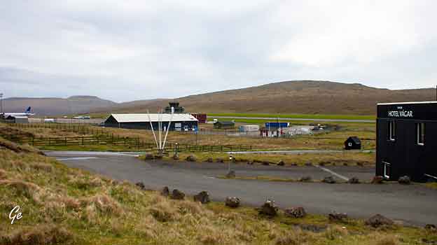 Faroe_Islands_Vagar_flyplassen_fra_hotellet