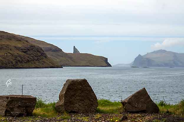 Faroe_Islands_Vagar_Tindholmur_og_Mykines