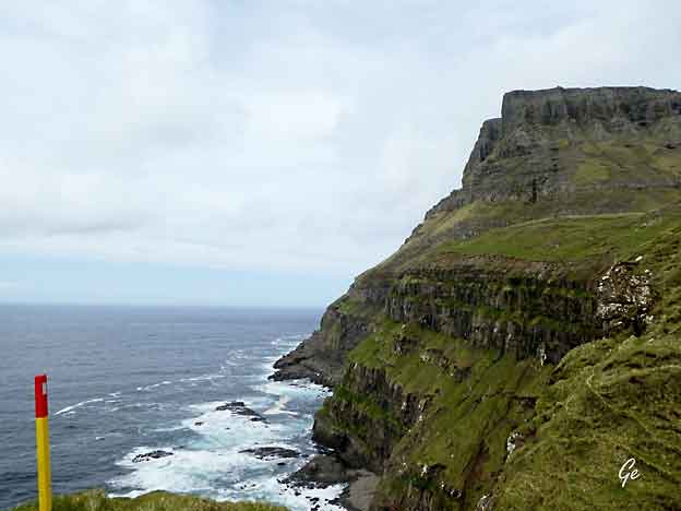 Faroe_Islands_Vagar_Gaasadalur_fuglefjell