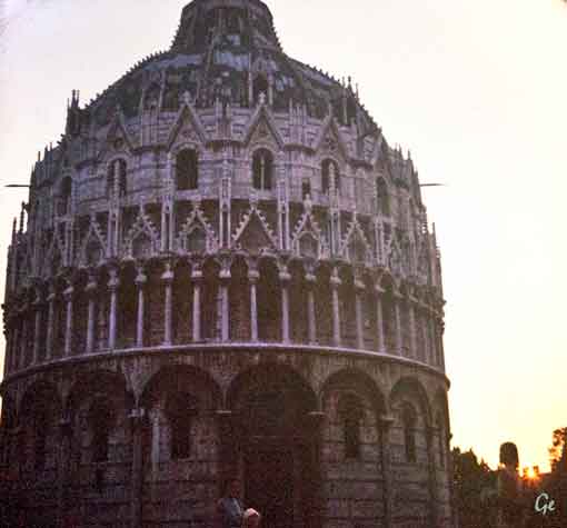 Italia_Pisa_Baptisteriet