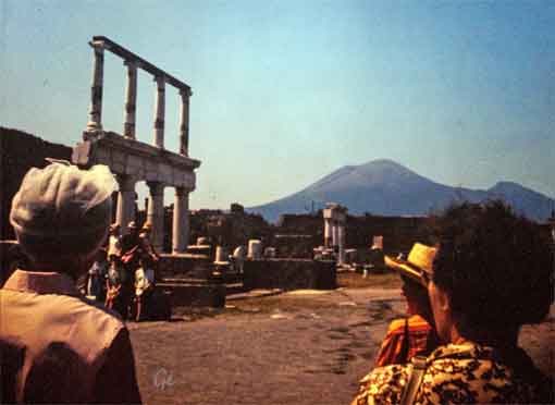 Italia_torget_i_Pompeii_mot_Vesuv