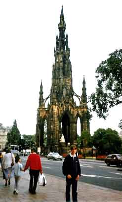 Scott_Monumentet_Edinburgh_Scotland