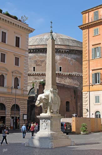 Roma_Rotunda_Minervaelefanten_og_Pantheon