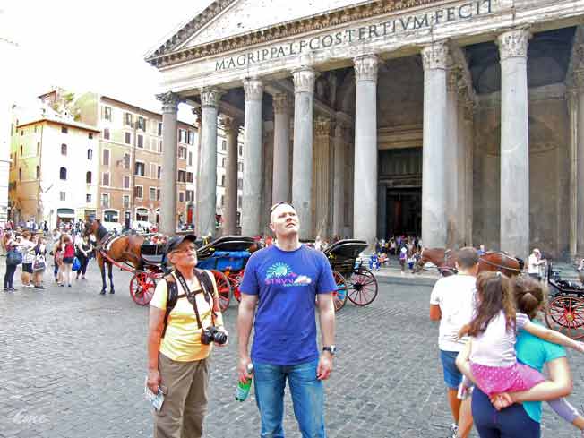 Roma_Rotunda_utenfor_Pantheon