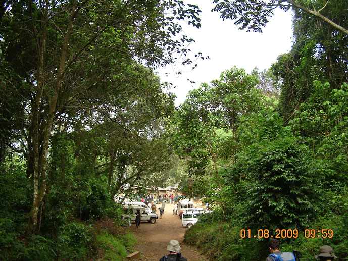 Tanzania_Kilimanjaro_Park-gate_ved_Mweka_Village