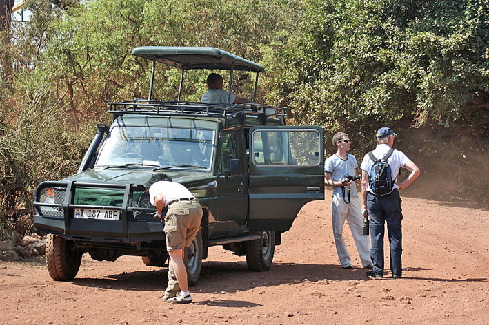 Lake Manyara, bilen gjøres klar til safari