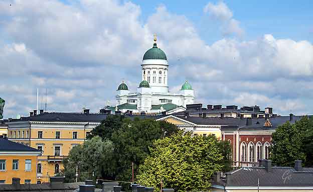 Cruise_Helsinki_Domkirken_fra_Uspenskin-katedralen