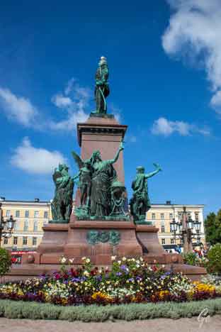 Cruise_Helsinki_statuen_av_Aleksander_II