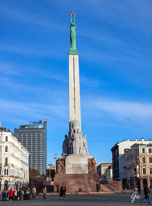 Riga_frihetsskulptur