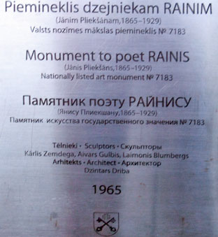 Riga_Skulptur_av_poeten_Rainis