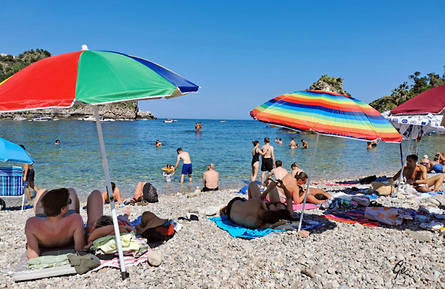 Taormina_stranda_ved_Isola-Bella