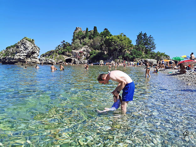 Taormina_stranda_ved_Isola-Bella