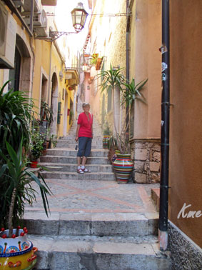 Taormina_gate_Salita-Francesco-de-Luna