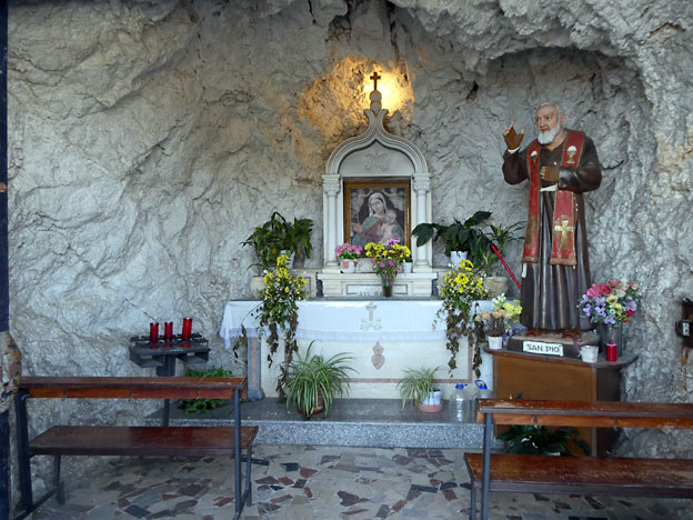 Taormina_Castelmola_grottekirke